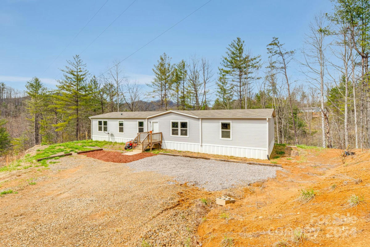307 SIDEWINDER DR, GREEN MOUNTAIN, NC 28740, photo 1 of 34