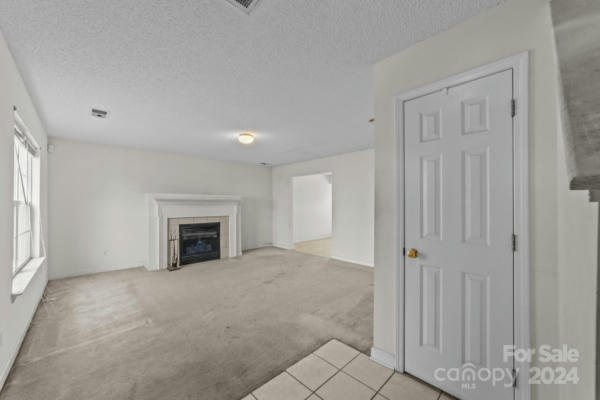 303 CUPPED OAK CT, CHARLOTTE, NC 28213, photo 4 of 10