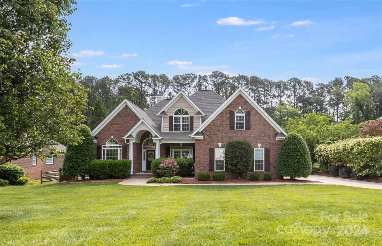 121 HENRY LN, MOORESVILLE, NC 28117, photo 1 of 39