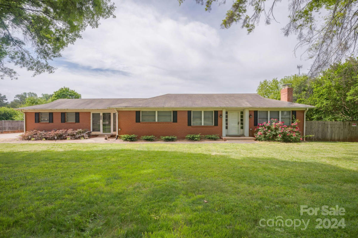 1935 OLD HICKORY GROVE RD, MOUNT HOLLY, NC 28120, photo 1 of 31