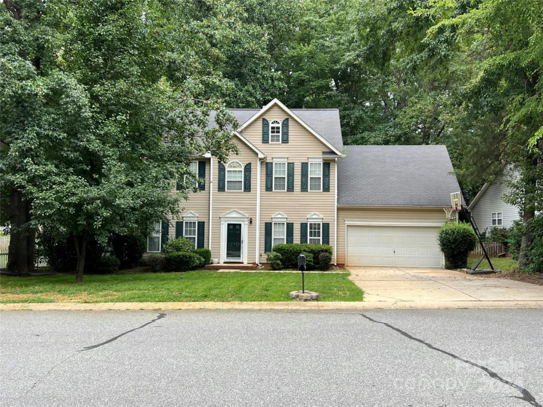 12834 ENGLISH WALNUT LN, CHARLOTTE, NC 28215, photo 1 of 22