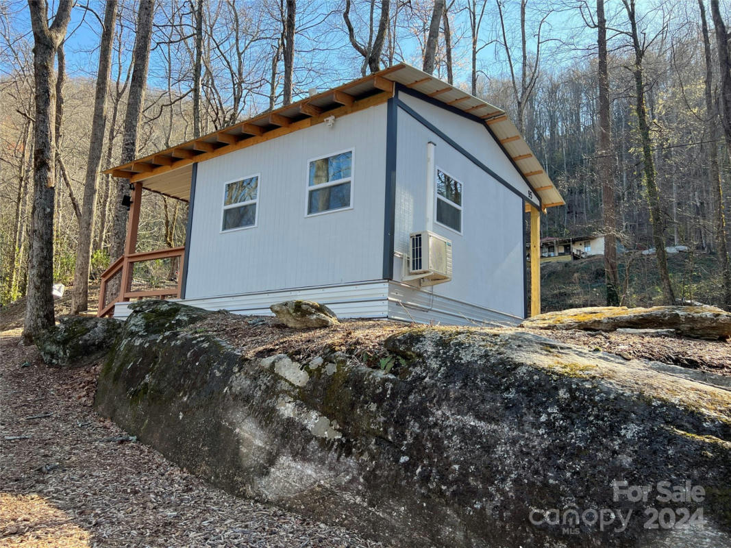95 JOHNNY MARLOW RD, FAIRVIEW, NC 28730, photo 1 of 24