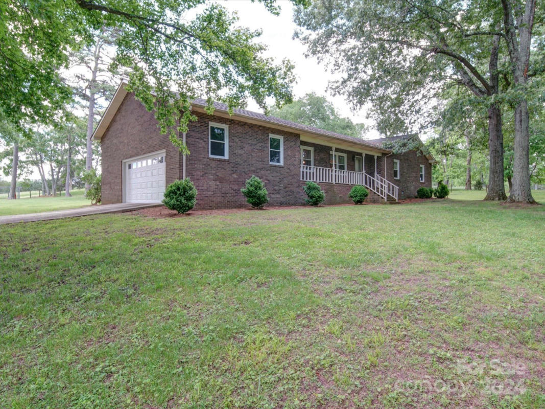 125 YOUNG FARM RD, SALISBURY, NC 28144, photo 1 of 48