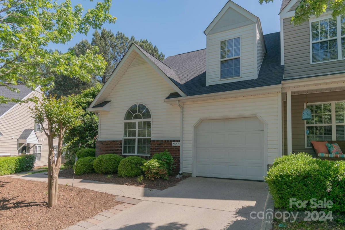 927 SPARROWS NEST LN, PINEVILLE, NC 28134, photo 1 of 41