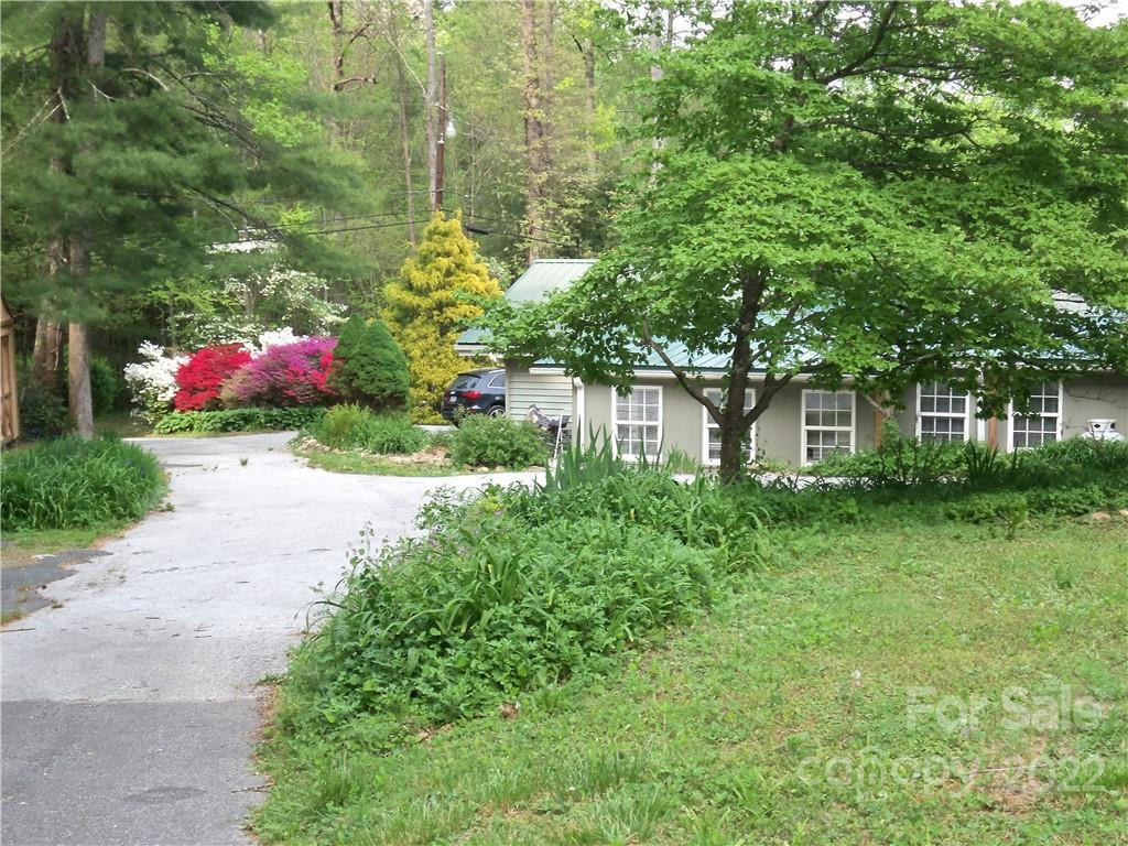 675 HARRIS ST, SPRUCE PINE, NC 28777, photo 1 of 42