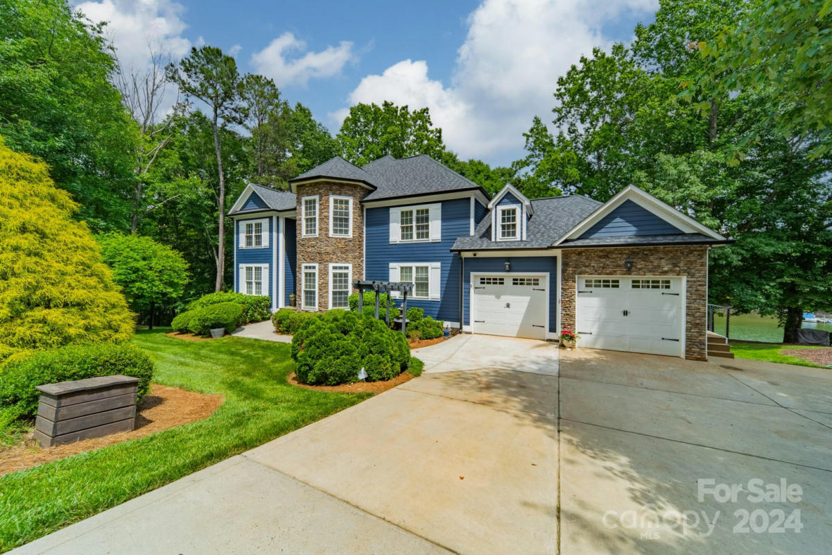 228 WILDWOOD COVE DR, MOORESVILLE, NC 28117, photo 1 of 48