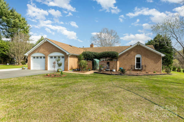 3334 WINDROW LN, MATTHEWS, NC 28105, photo 2 of 30