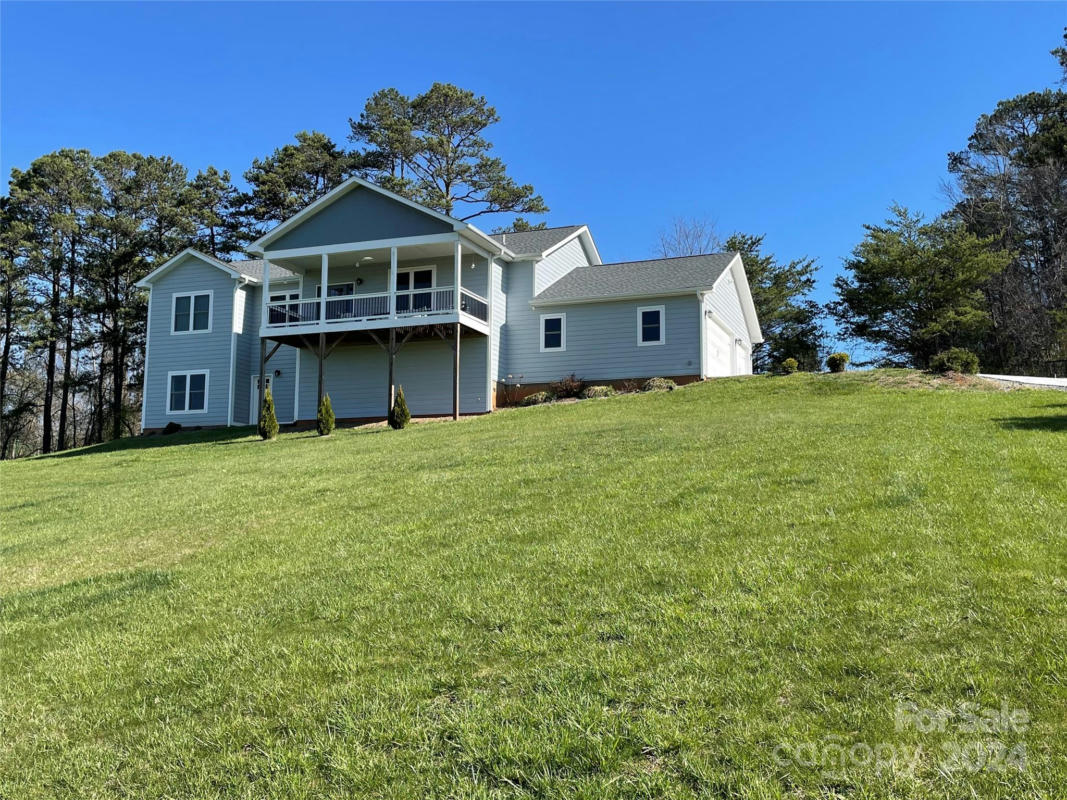 10 RIDGE GLENN LN, LEICESTER, NC 28748, photo 1 of 22