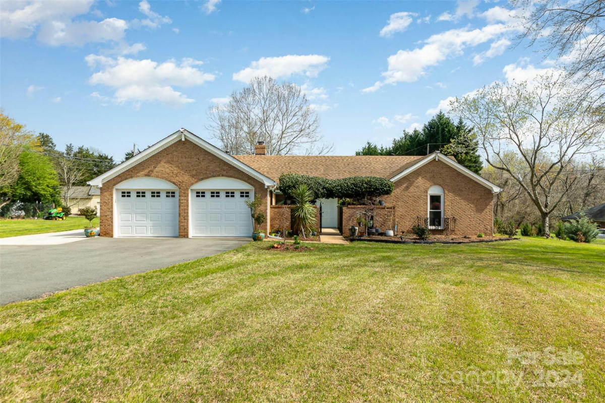 3334 WINDROW LN, MATTHEWS, NC 28105, photo 1 of 30