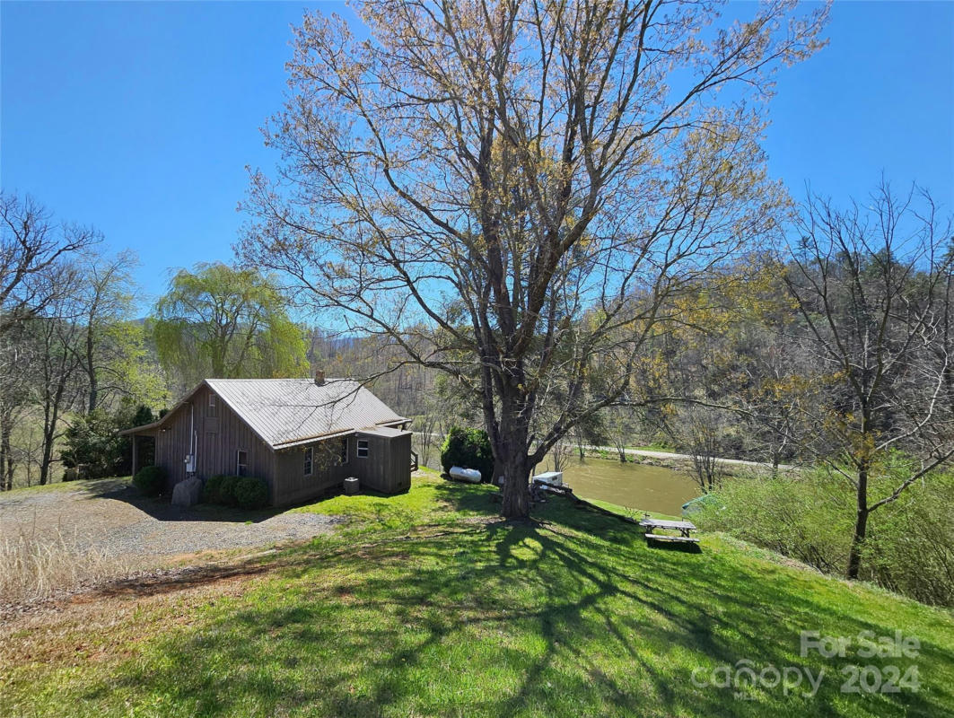 4904 WHITSON BRANCH RD, GREEN MOUNTAIN, NC 28740, photo 1 of 48