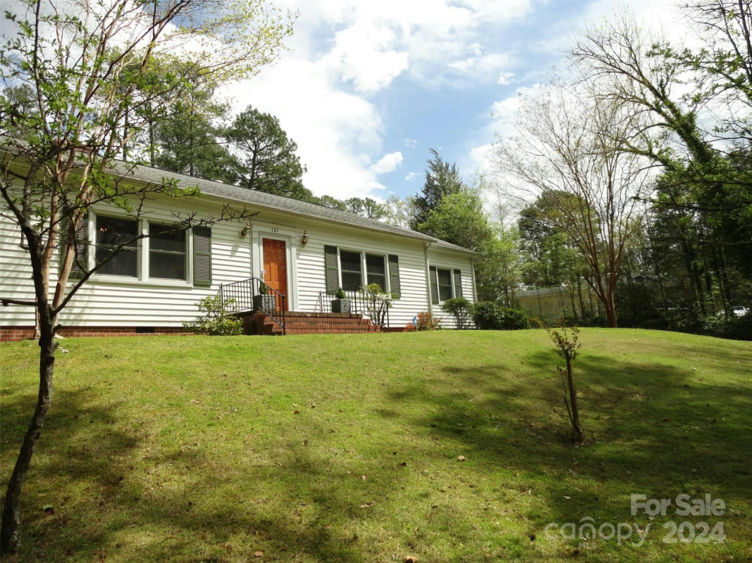 121 HILLCREST DR, CHESTER, SC 29706, photo 1 of 33