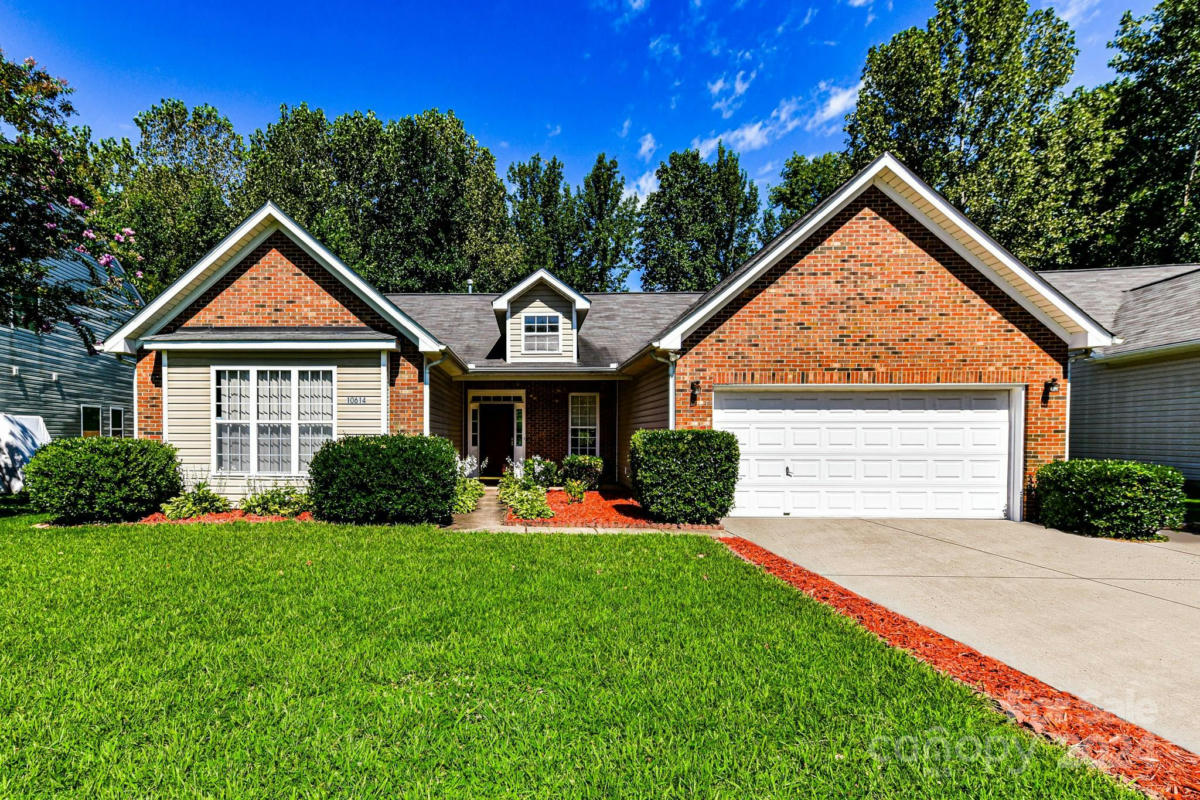 10614 RIVER HOLLOW CT, CHARLOTTE, NC 28214, photo 1 of 25