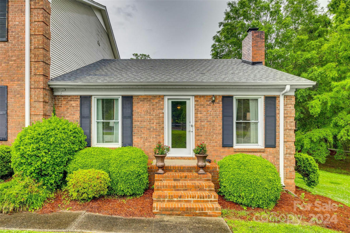 1246 INDIA HOOK RD, ROCK HILL, SC 29732, photo 1 of 28
